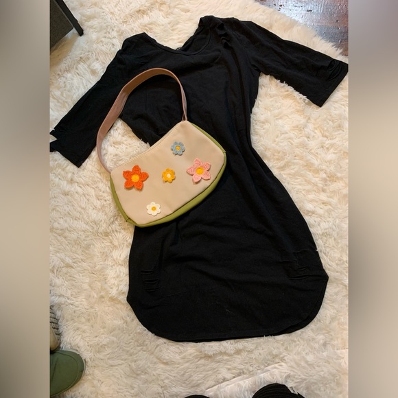 A dress - Picture 3 of 3